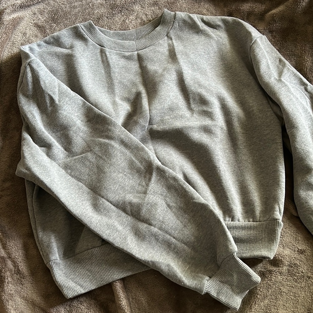 Cropped Gray crew neck